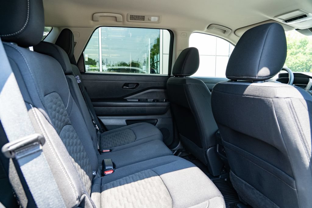 Used 2024 Nissan Pathfinder S w/ Cargo Package AWD/4WD image 25