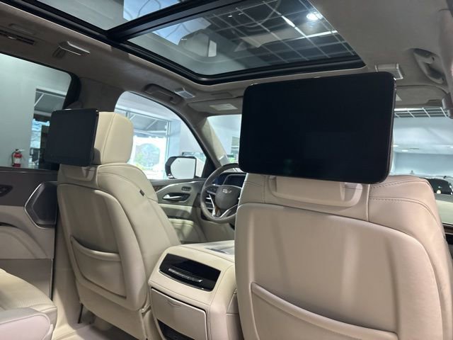 Used 2024 Cadillac Escalade Sport Platinum w/ LPO, ONYX Package image 7