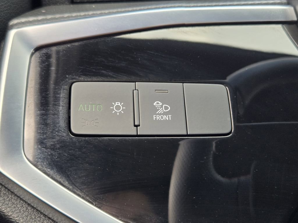 Certified 2025 Audi Q3 2.0T Premium Plus w/ Premium Plus Package image 28