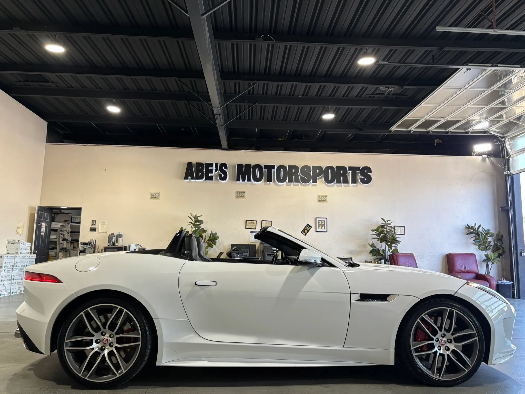 Used 2017 Jaguar F-TYPE R AWD/4WD image 8