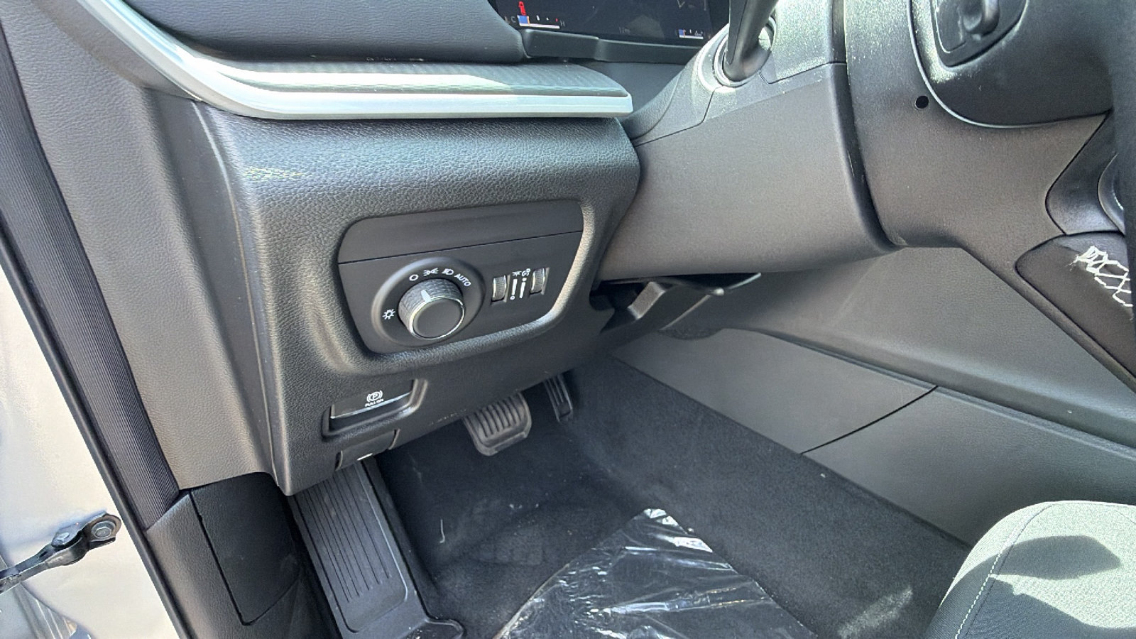 New 2026 Jeep Grand Cherokee L Laredo RWD image 21