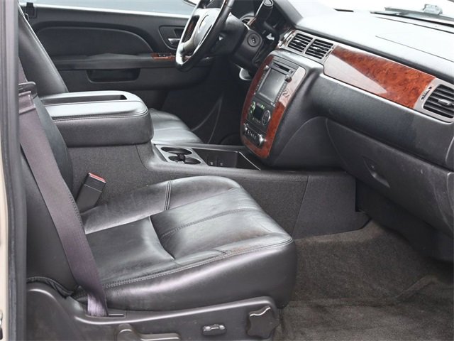 Used 2014 Chevrolet Suburban LT image 15