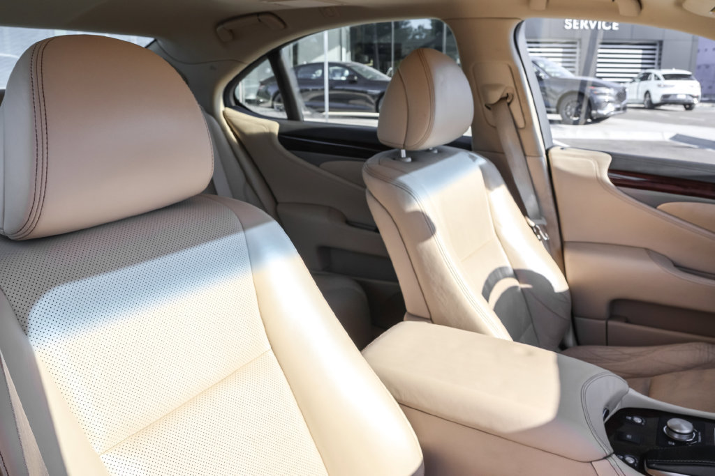 Used 2014 Lexus LS 460 AWD w/ Comfort Package image 39