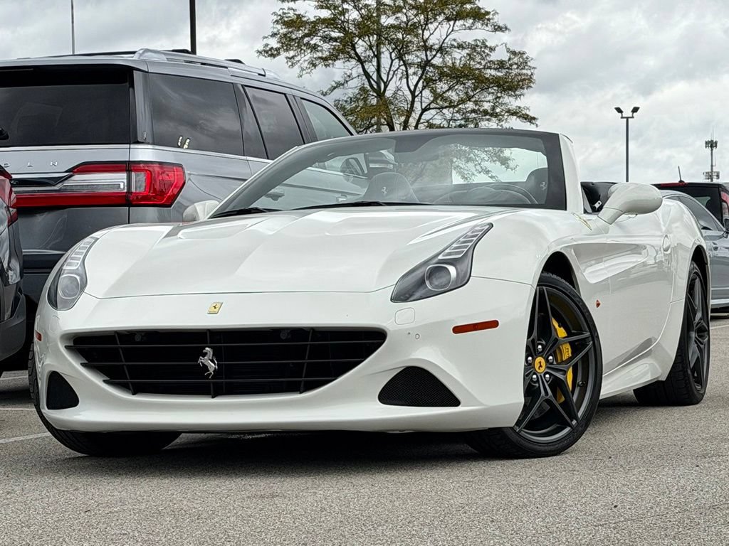 Used 2015 Ferrari California T RWD image 1
