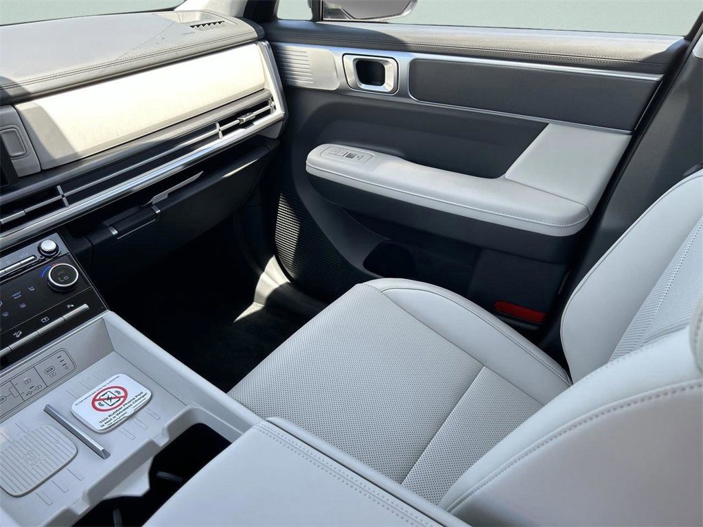 Used 2025 Hyundai Santa Fe SEL image 12