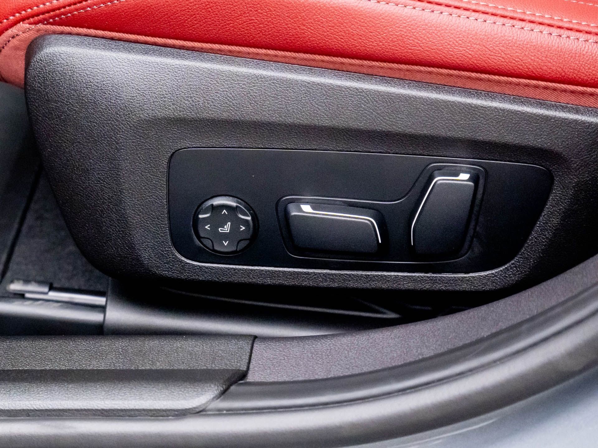 Used 2025 BMW 330i xDrive 330i xDrive w/ Driving Assistance Package image 22