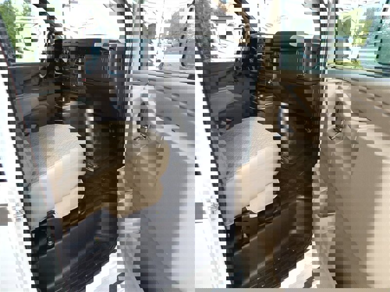 Used 2020 Chevrolet Express 4500 w/ RV Package image 10