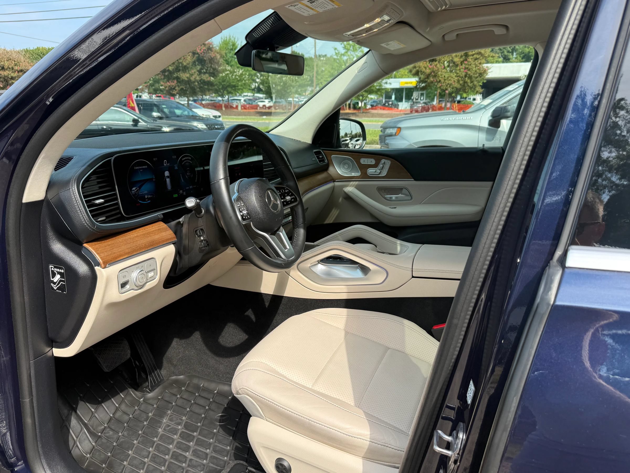Used 2022 Mercedes-Benz GLS 450 4MATIC image 9