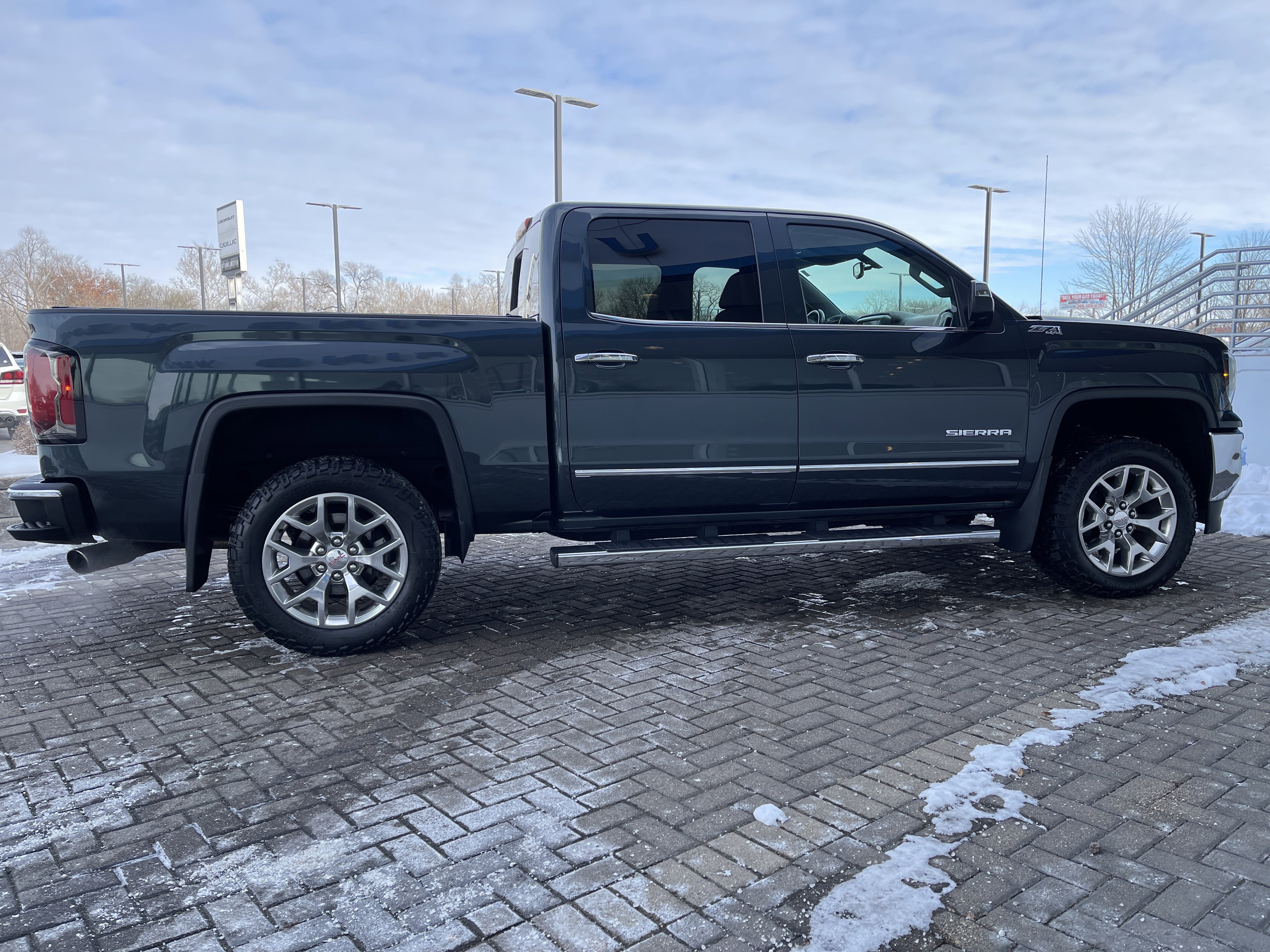 Used 2018 GMC Sierra 1500 SLT w/ SLT Premium Package image 6