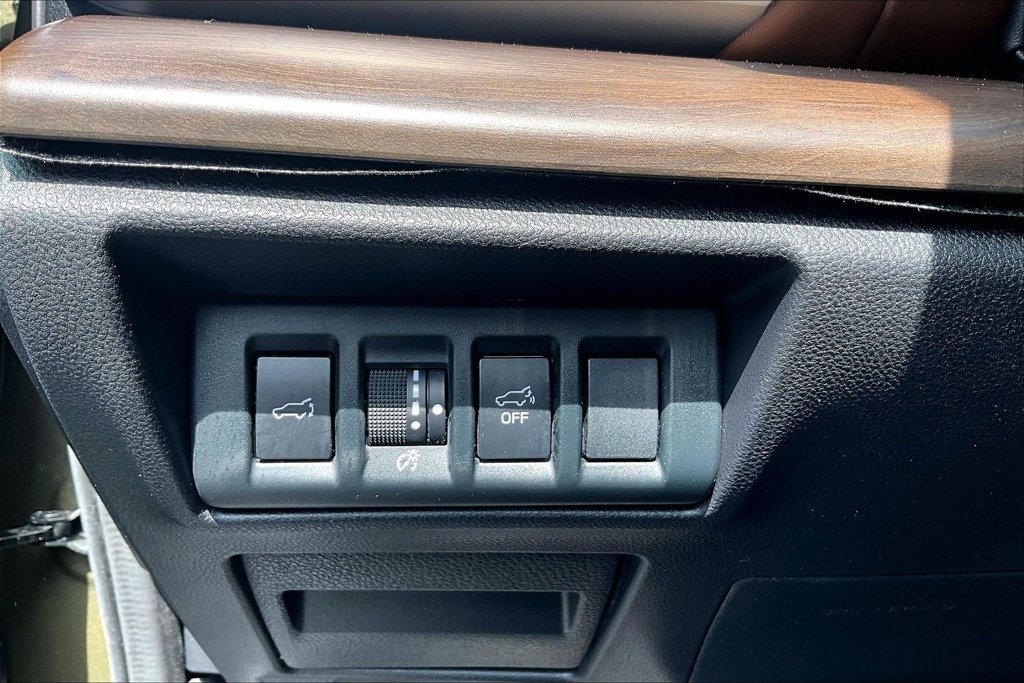 Used 2021 Subaru Outback Touring AWD/4WD image 17