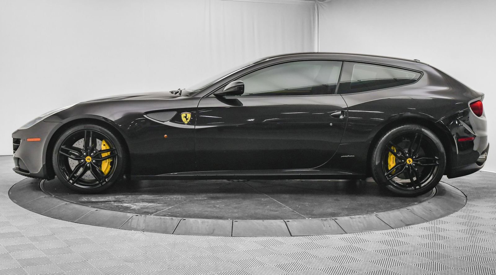 Used 2015 Ferrari FF image 4