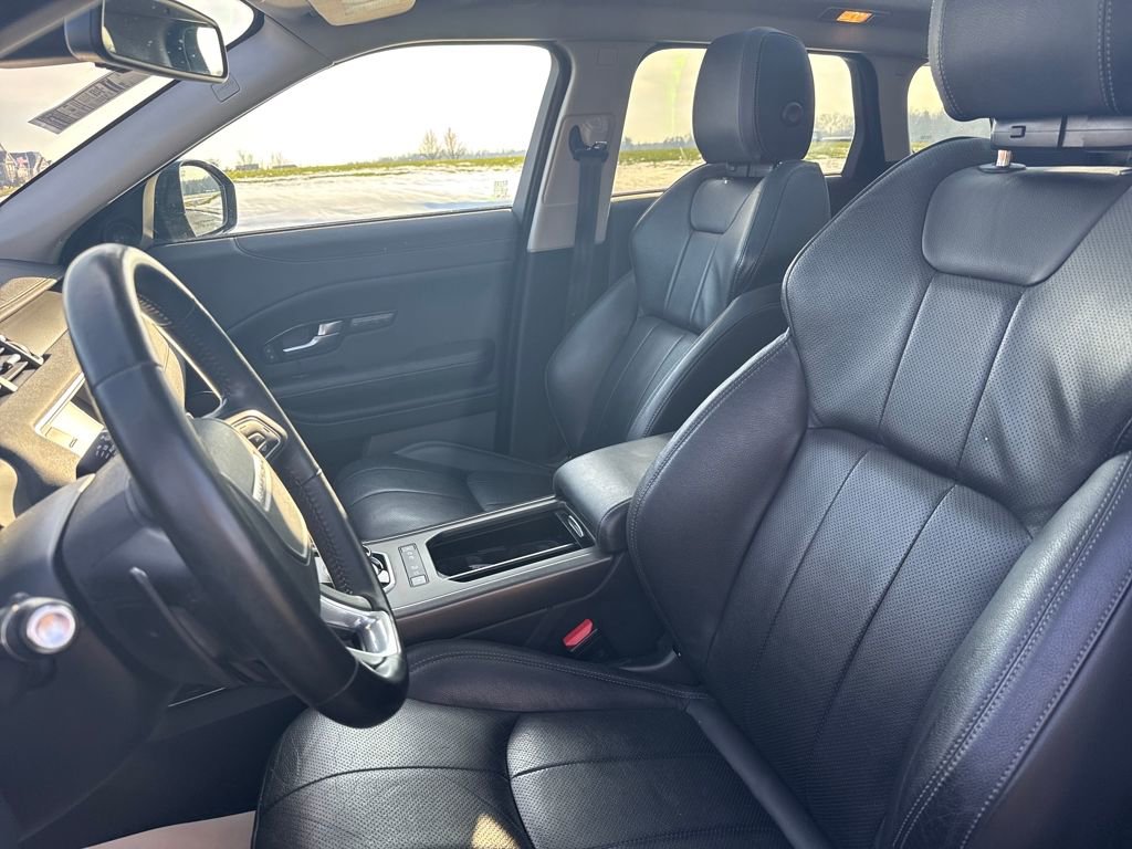 Used 2019 Land Rover Range Rover Evoque SE Premium image 11