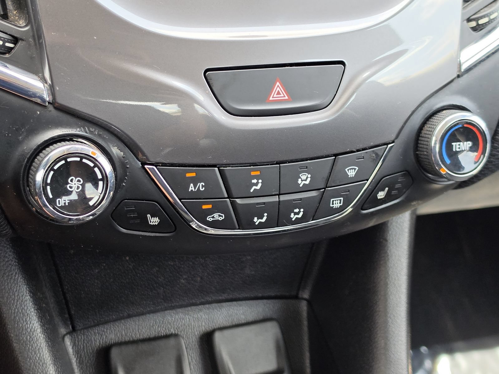 Used 2018 Chevrolet Cruze LT w/ Convenience Package FWD image 26