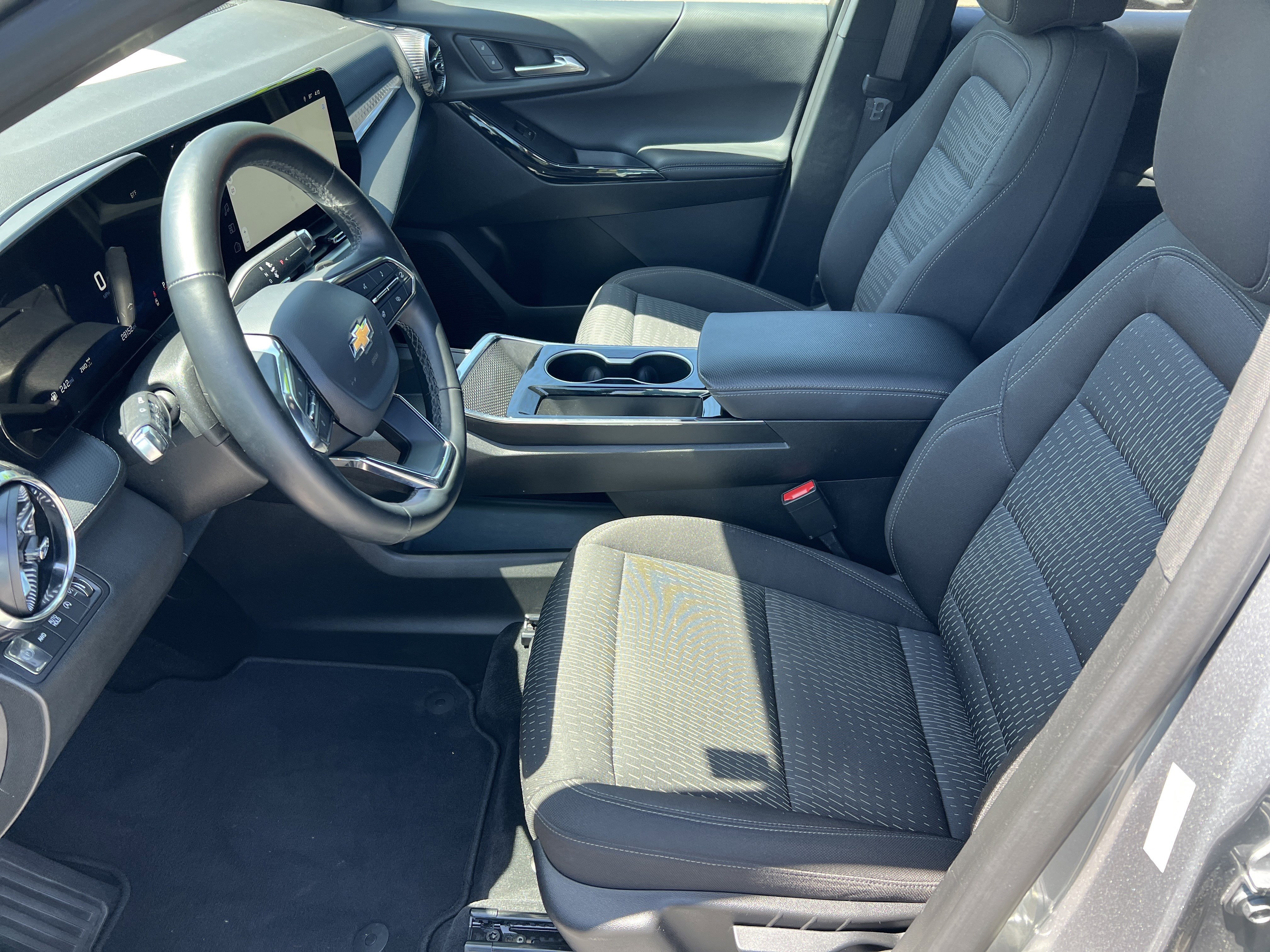 Used 2025 Chevrolet Equinox LT AWD/4WD image 19