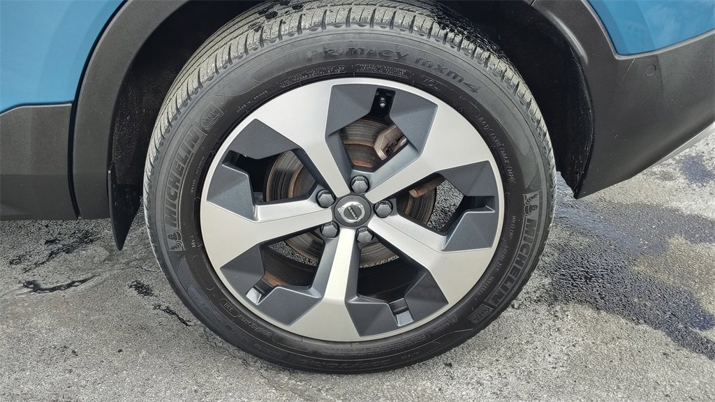Certified 2023 Volvo XC40 B5 Plus w/ Driver Assist Package image 29