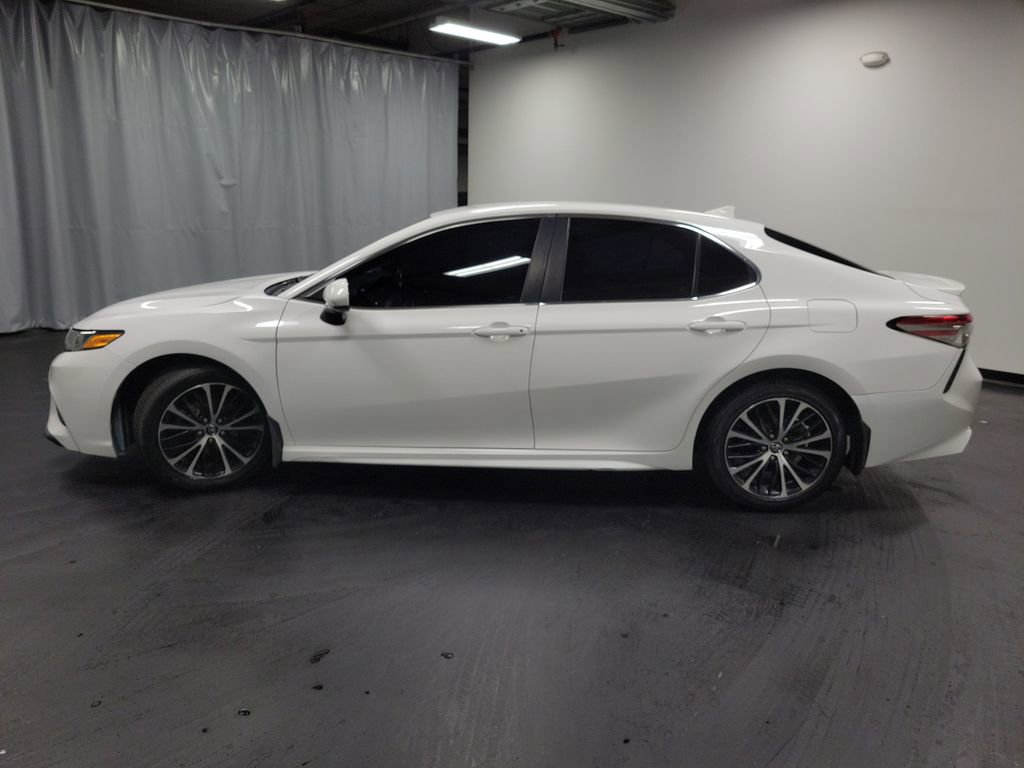 Used 2019 Toyota Camry SE image 5
