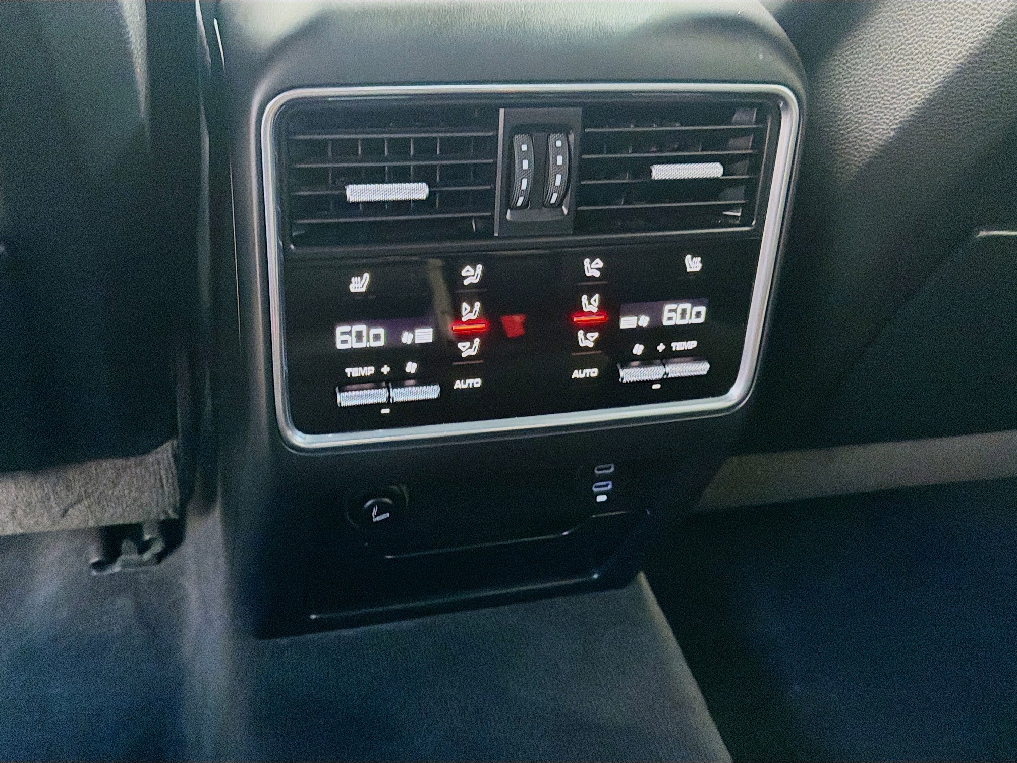 Used 2023 Porsche Cayenne Platinum Edition image 20