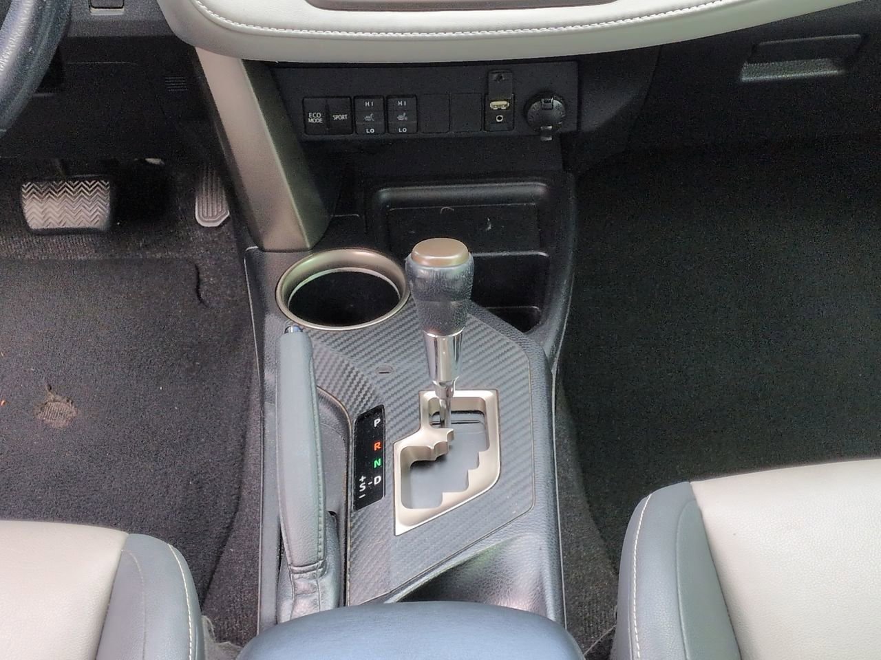 Used 2014 Toyota RAV4 Limited image 18