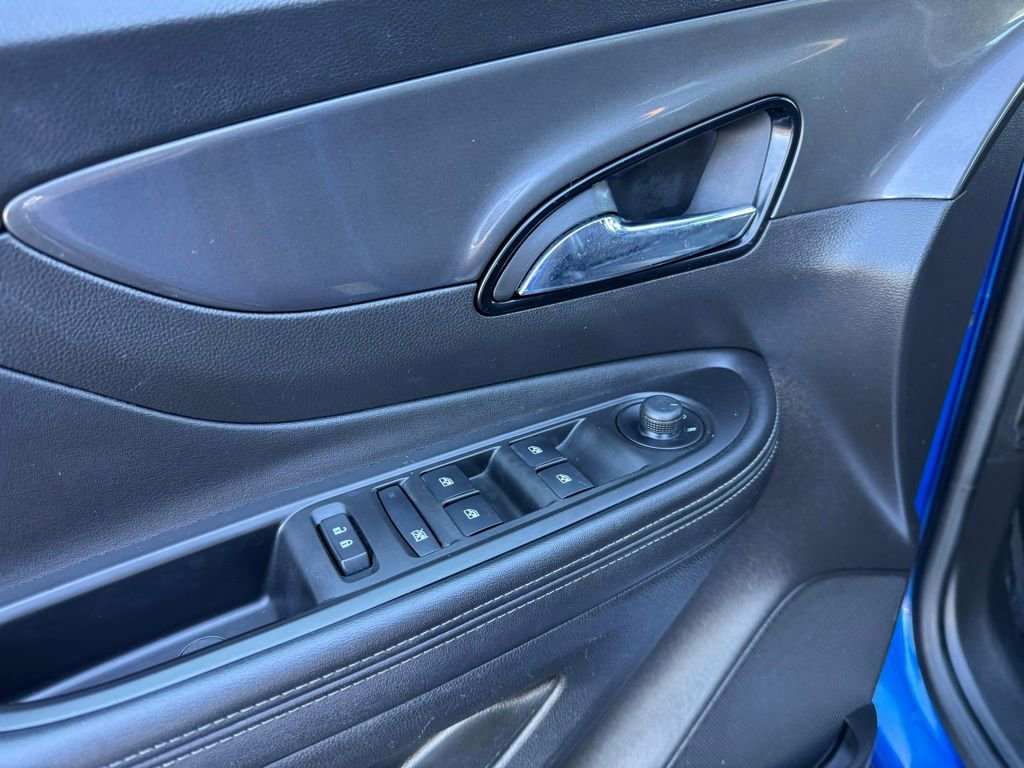 Used 2018 Buick Encore Preferred image 3