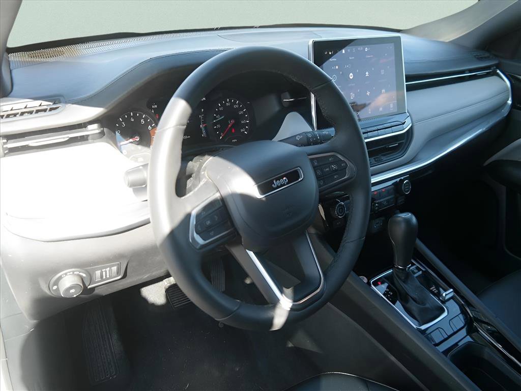 Used 2024 Jeep Compass Limited image 10