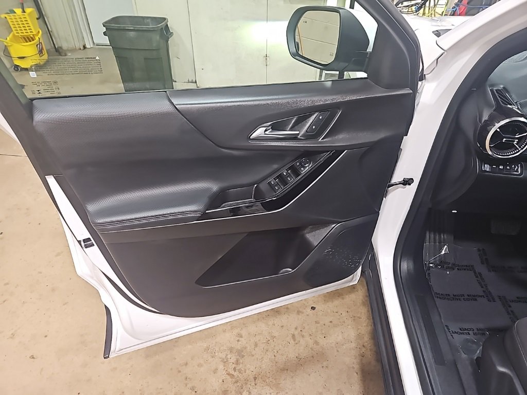 Used 2025 Chevrolet Equinox LT image 14