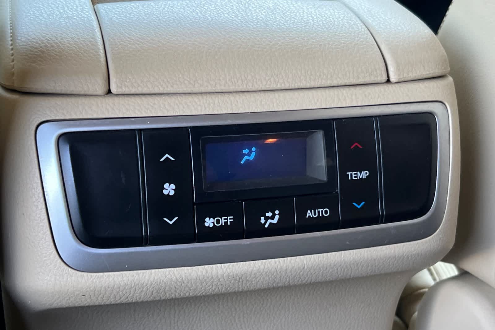 Used 2014 Toyota Highlander Plus FWD image 14