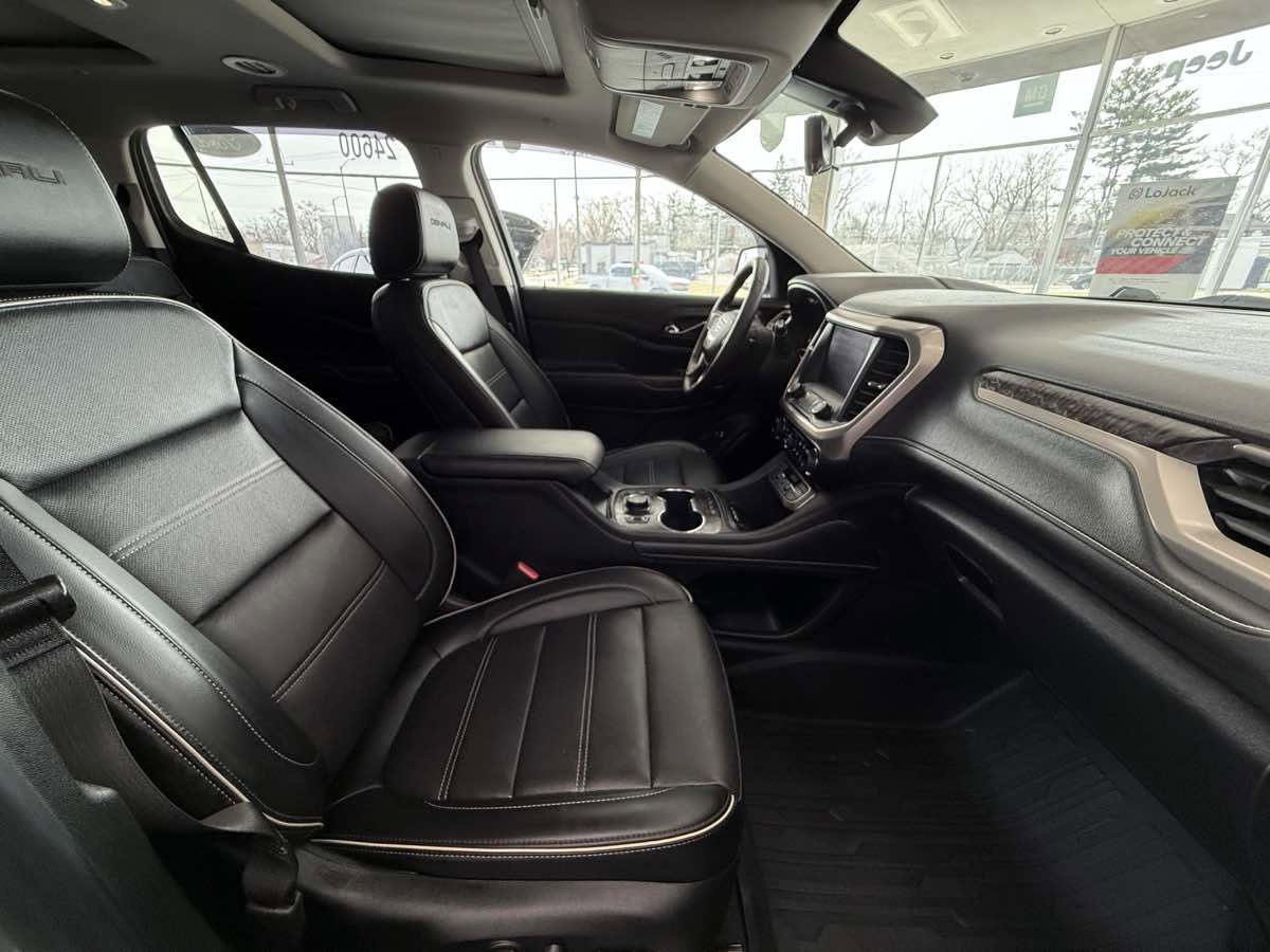 Used 2022 GMC Acadia Denali w/ Denali Ultimate Package FWD image 38