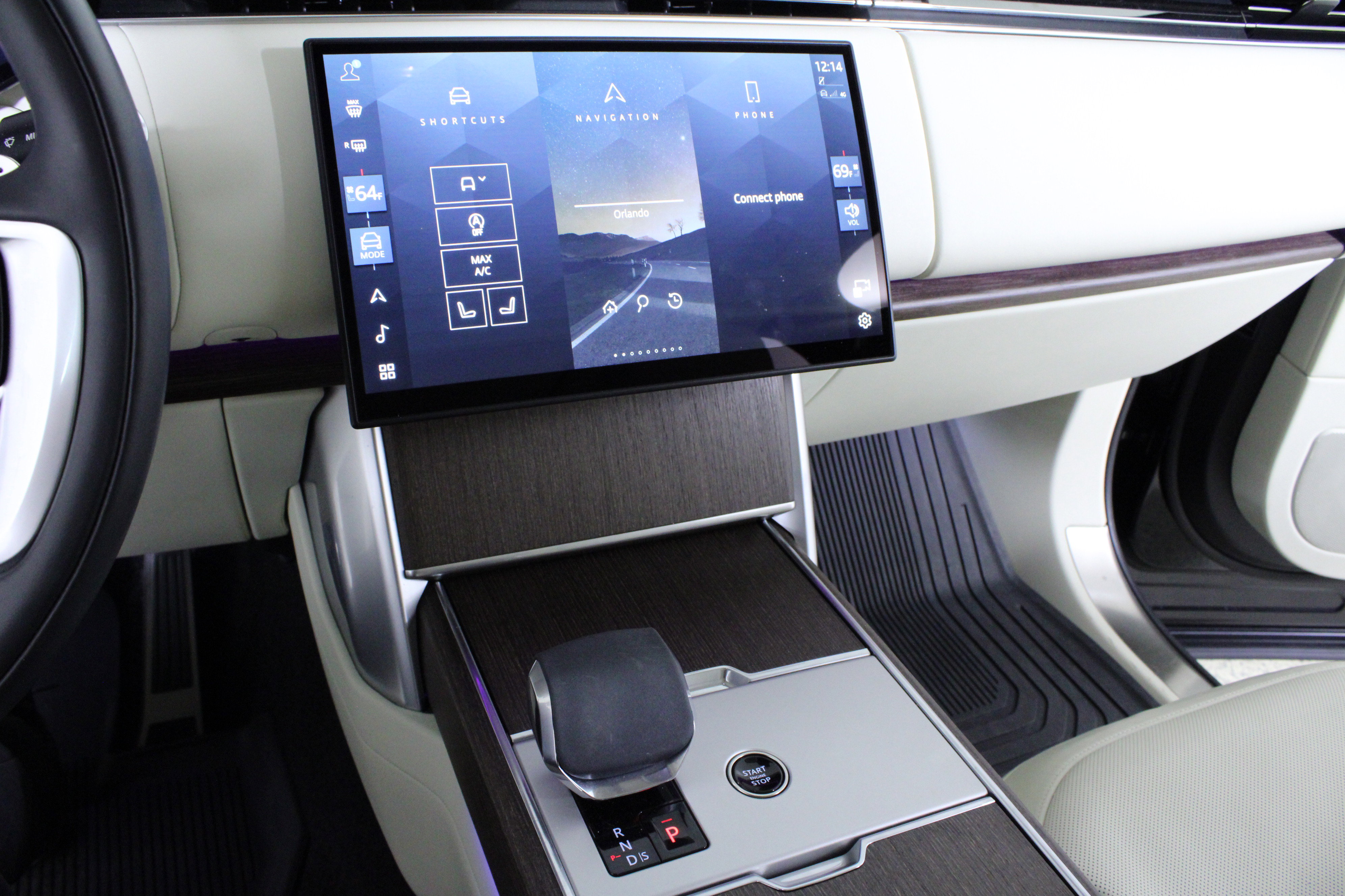 Used 2024 Land Rover Range Rover SE image 25