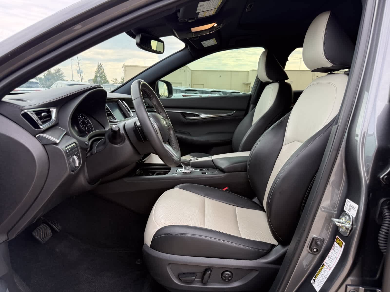 Certified 2023 INFINITI QX55 Luxe w/ Cargo Package AWD/4WD image 16