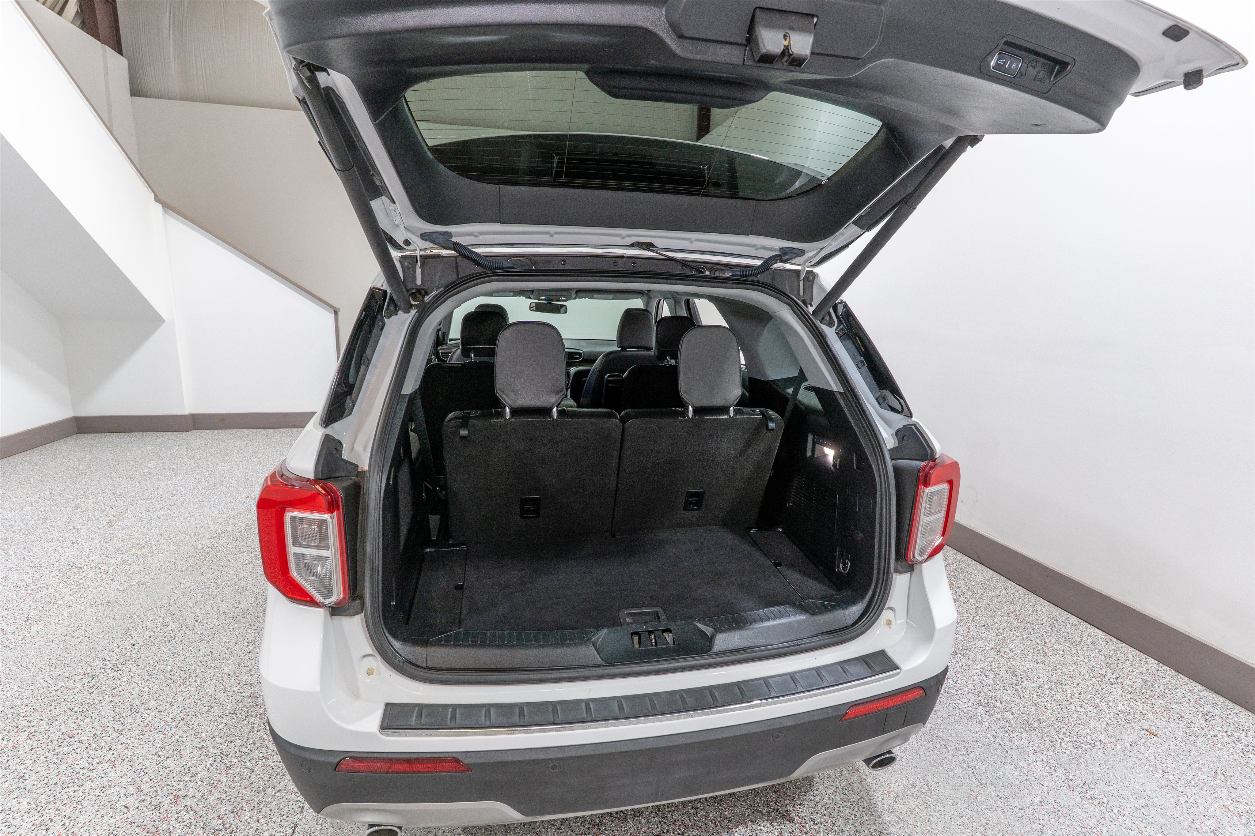 Used 2021 Ford Explorer Limited w/ Equipment Group 301A RWD image 36