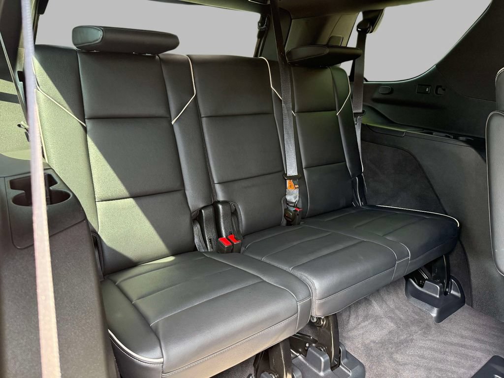 Used 2023 Cadillac Escalade Premium Luxury AWD/4WD image 17