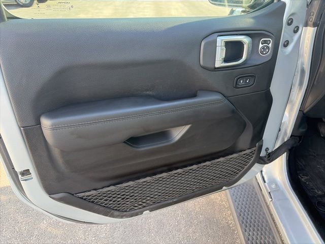 Used 2022 Jeep Wrangler Unlimited Sahara AWD/4WD image 17