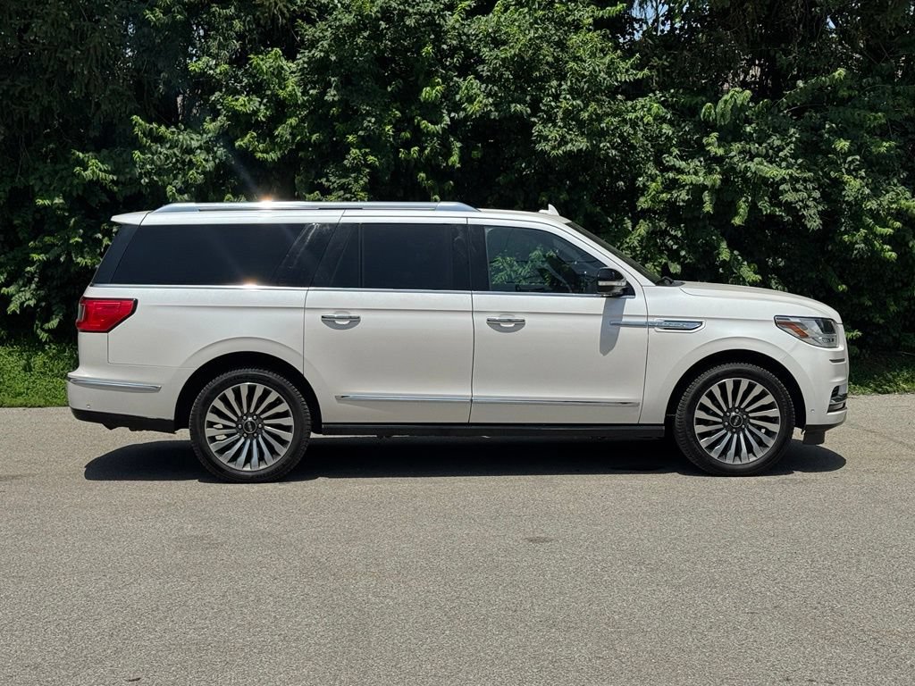 Used 2018 Lincoln Navigator L Reserve w/ Technology Package AWD/4WD image 4