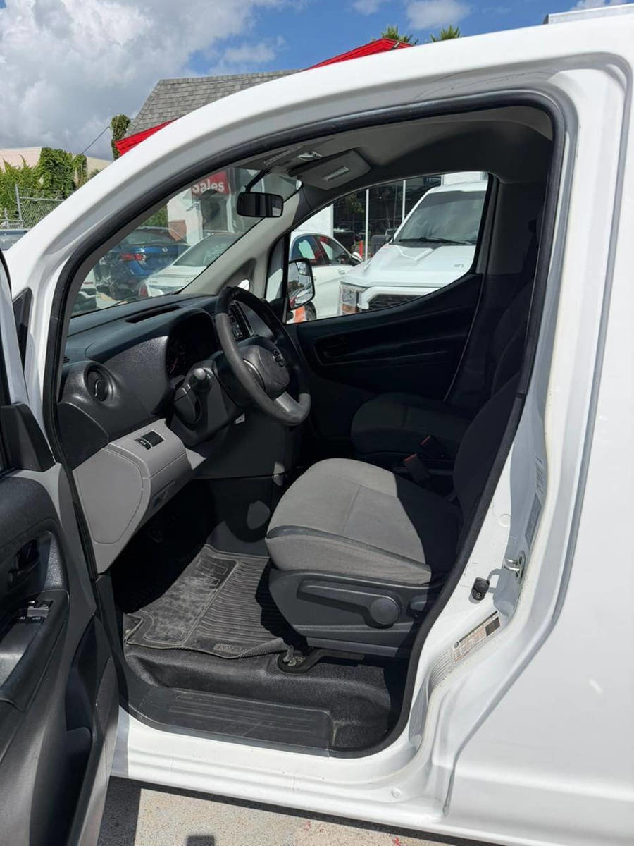Used 2017 Nissan NV200 S w/ Cruise Control Package image 2