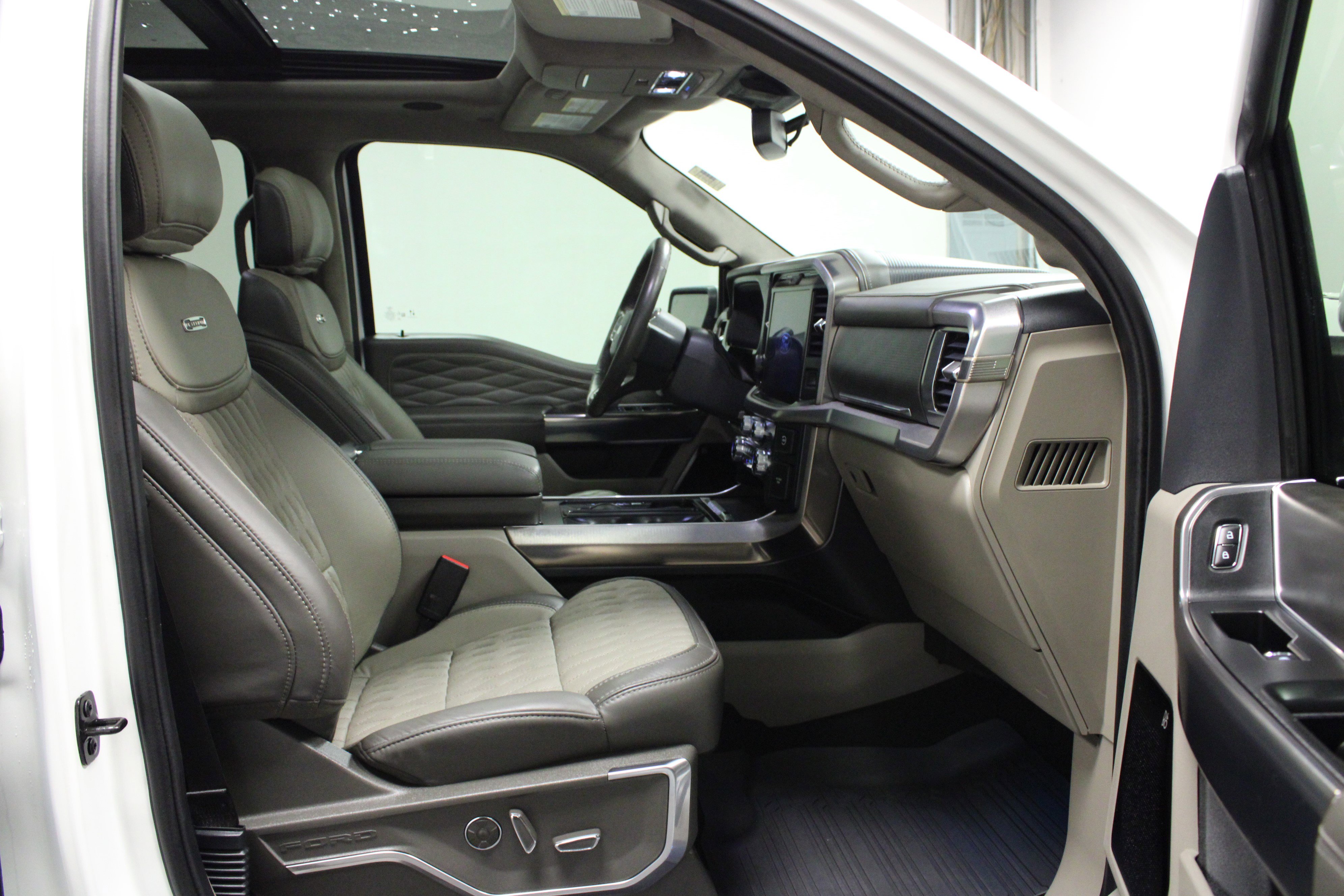 Used 2025 Ford F150 Platinum w/ Equipment Group 703A Plus AWD/4WD image 17