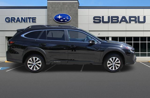 Used 2025 Subaru Outback Premium AWD/4WD image 12
