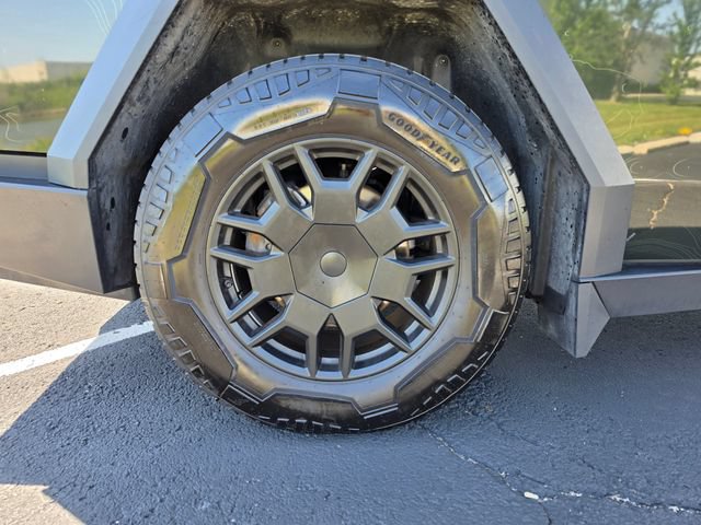 Used 2024 Tesla Cybertruck Cyberbeast AWD/4WD image 7