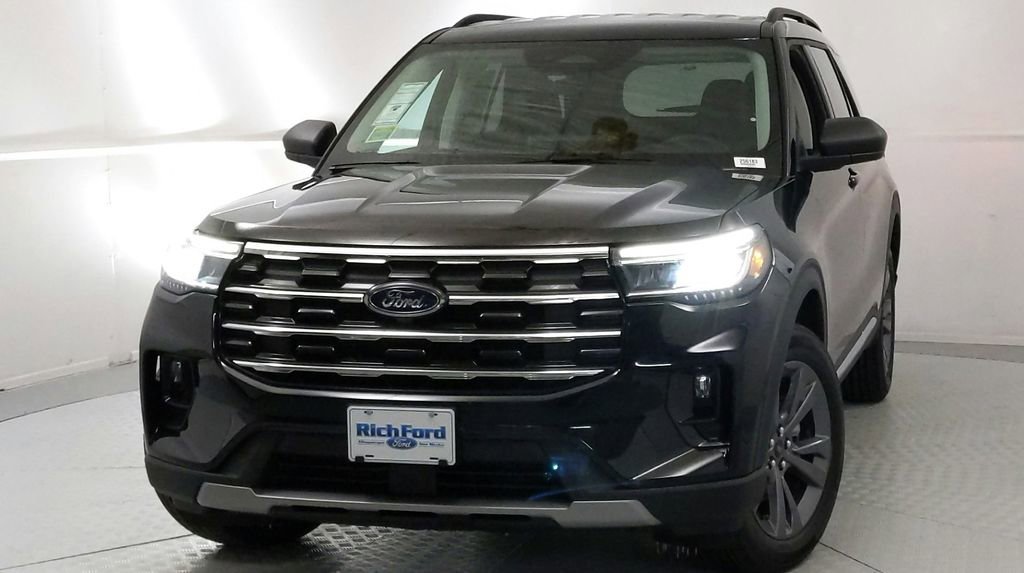 New 2025 Ford Explorer Active w/ Active Comfort Package image 8