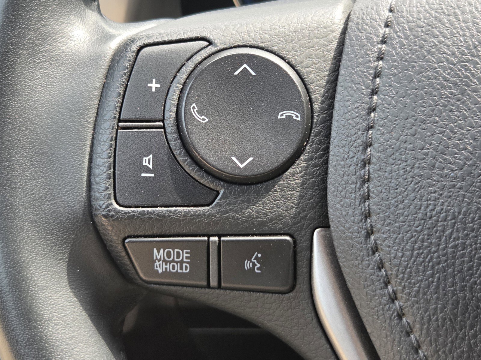 Used 2016 Toyota RAV4 XLE image 23