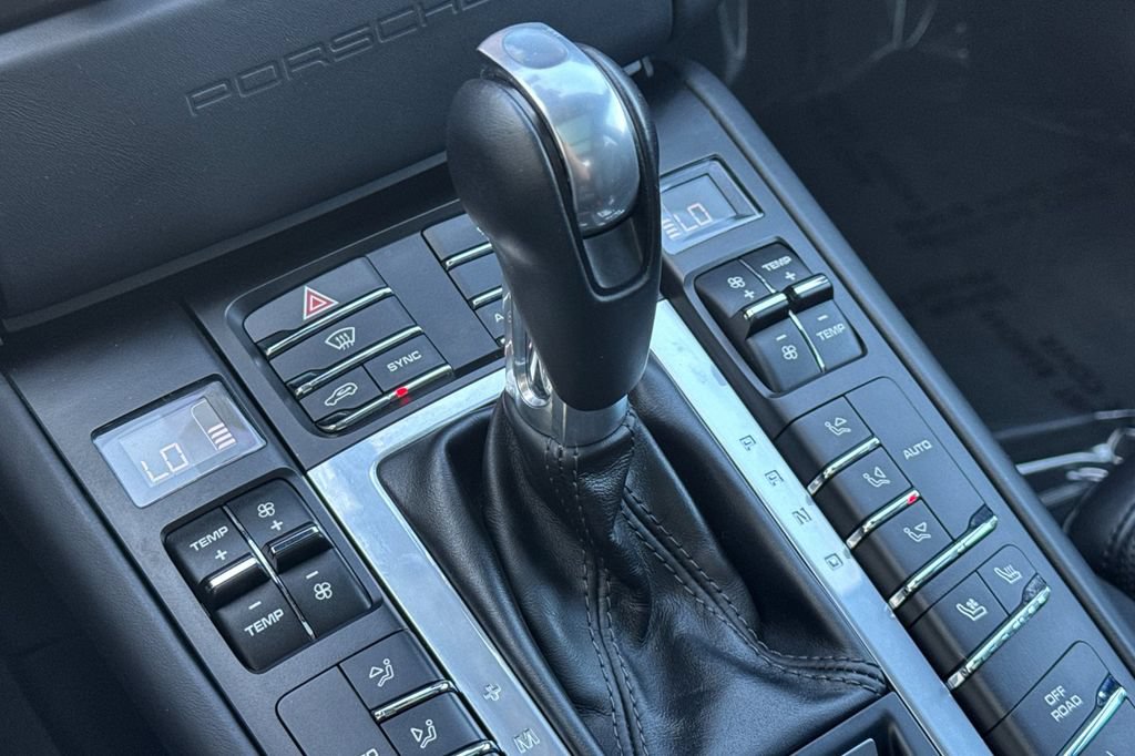 Used 2018 Porsche Macan Turbo AWD/4WD image 27