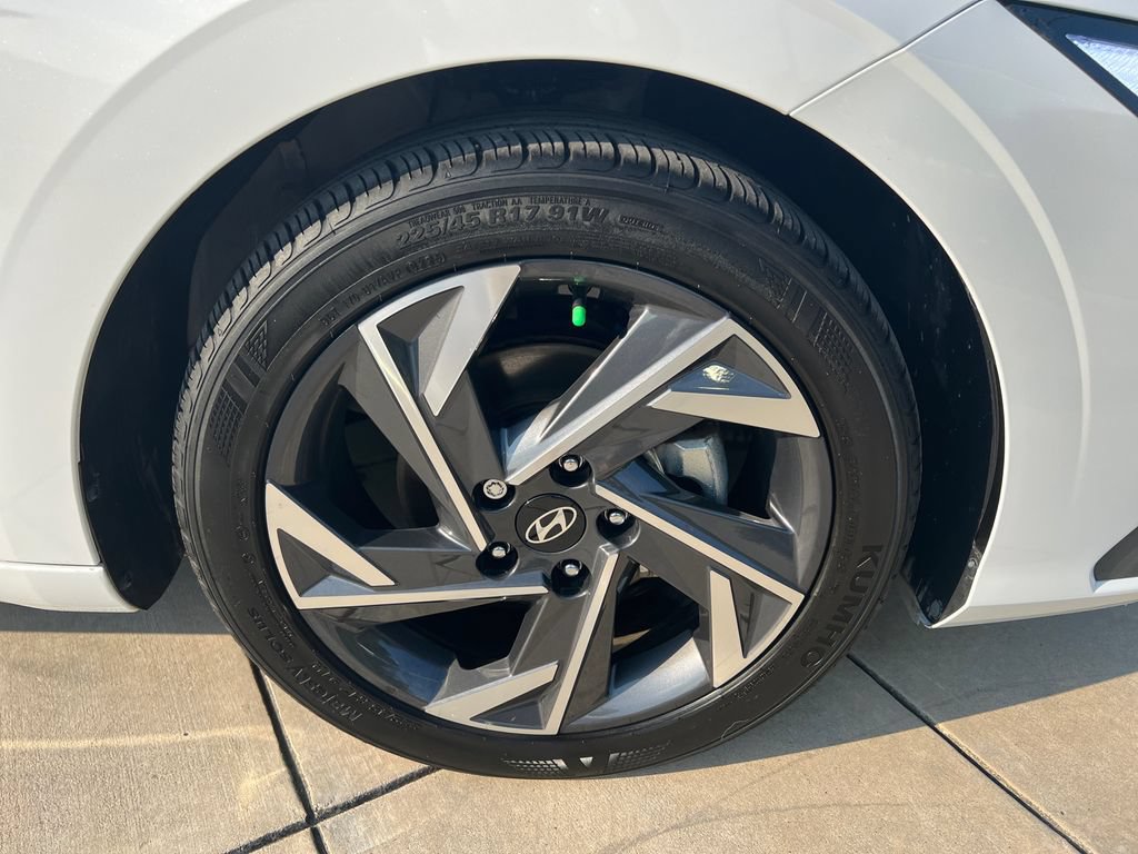 Certified 2025 Hyundai Elantra Sport FWD image 5