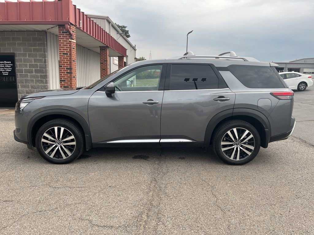 Used 2025 Nissan Pathfinder Platinum w/ Cargo Package image 2