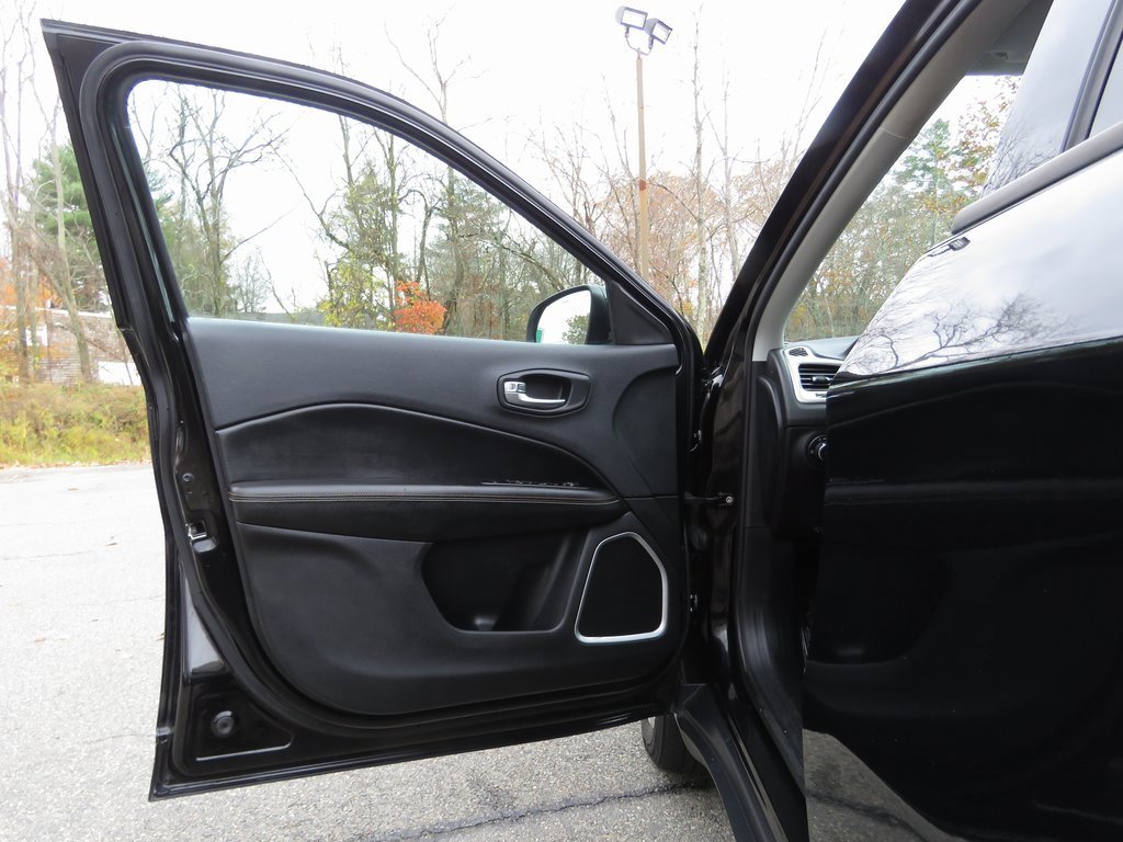 Used 2019 Jeep Compass Latitude image 10