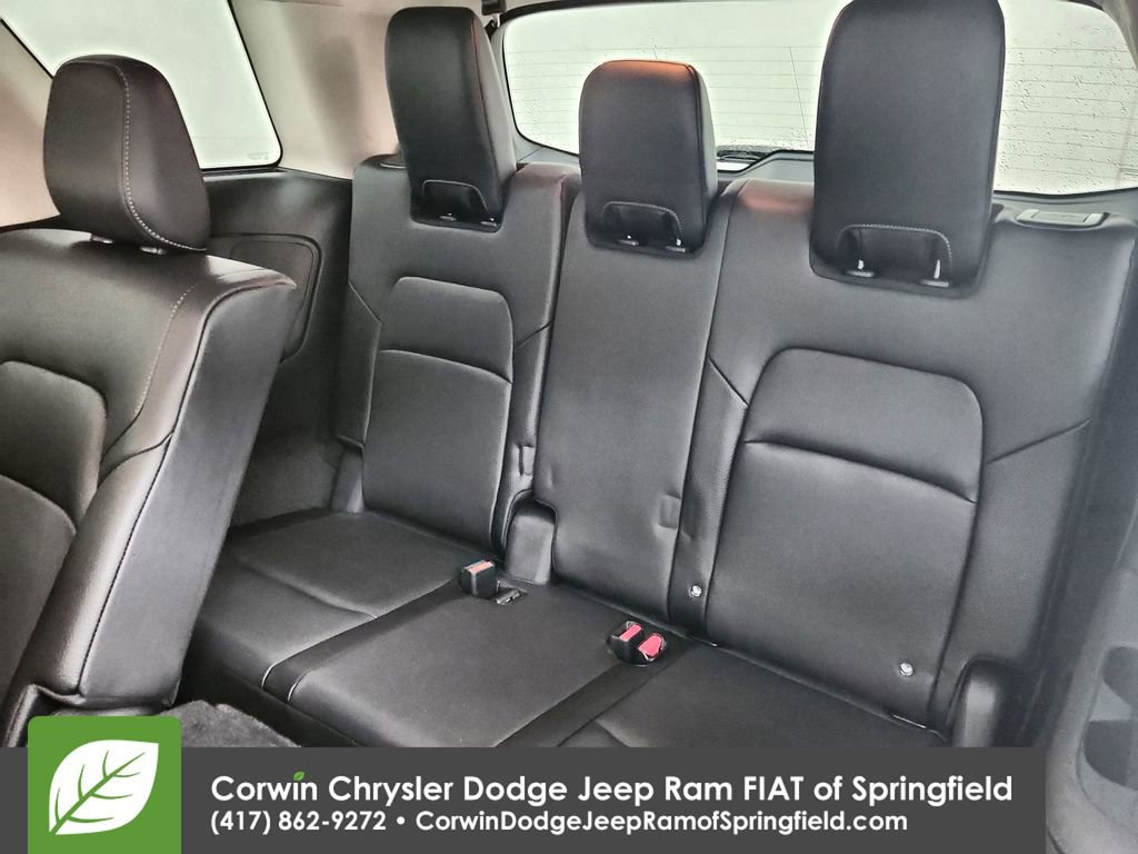 Used 2025 Nissan Pathfinder SL image 32