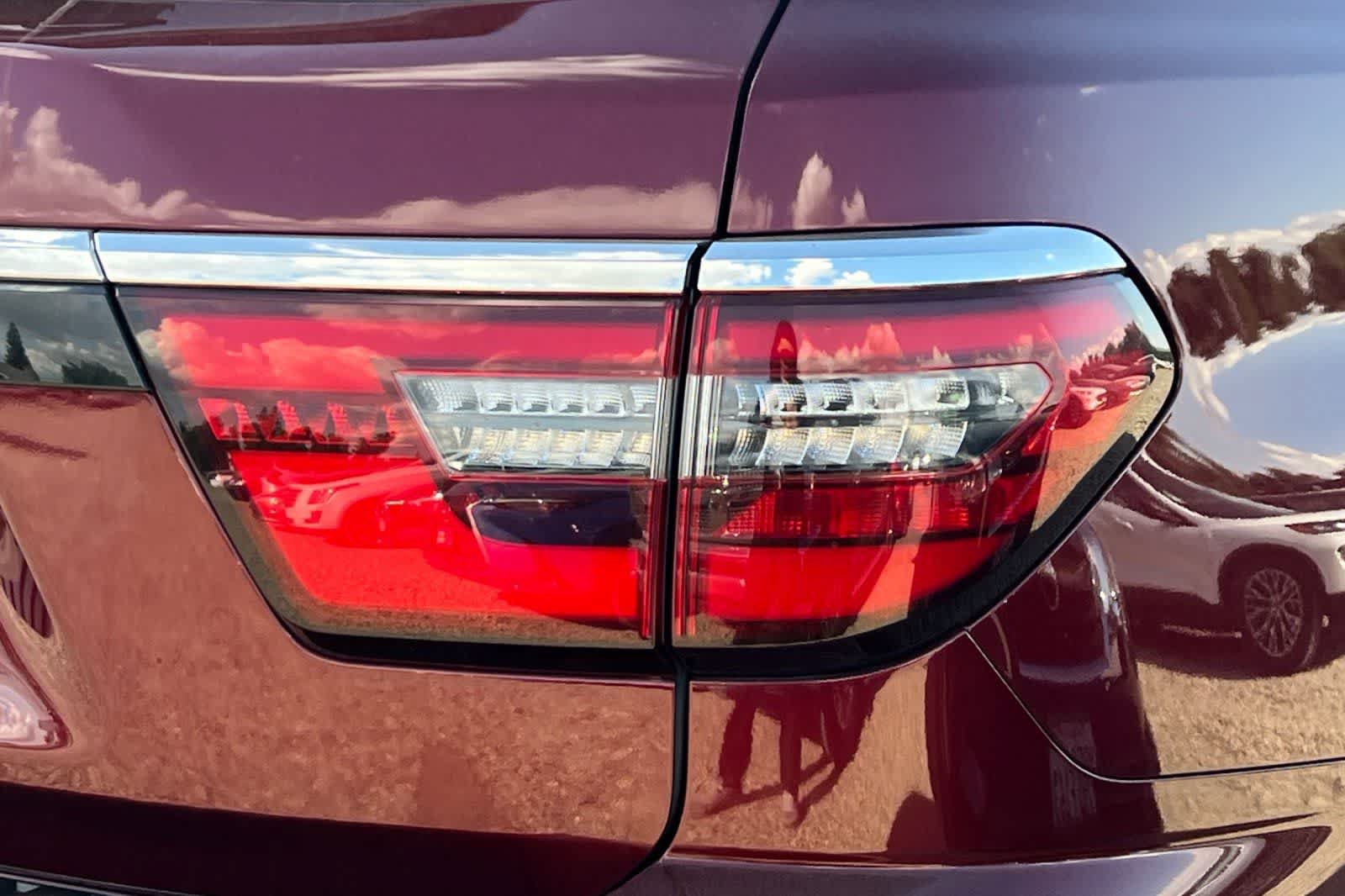 Used 2021 Nissan Armada Platinum AWD/4WD image 17