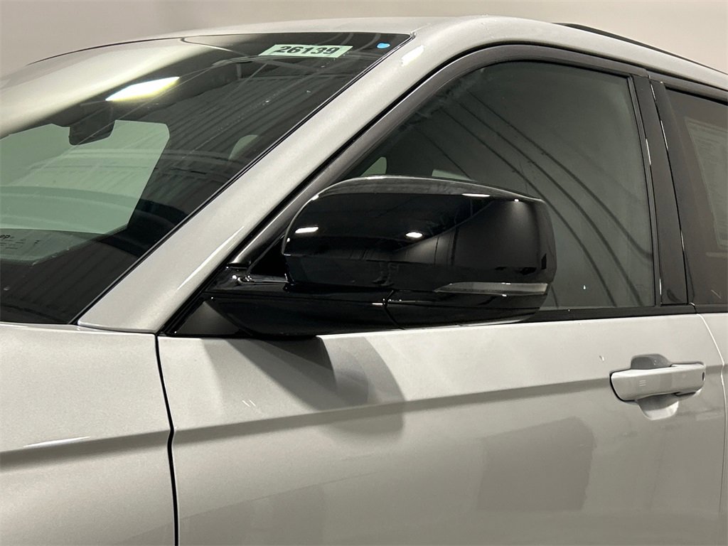 New 2026 Jeep Grand Cherokee Laredo image 12