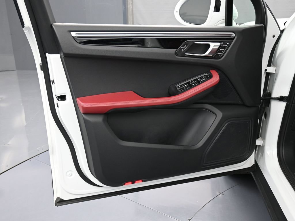 Certified 2023 Porsche Macan Turbo image 15