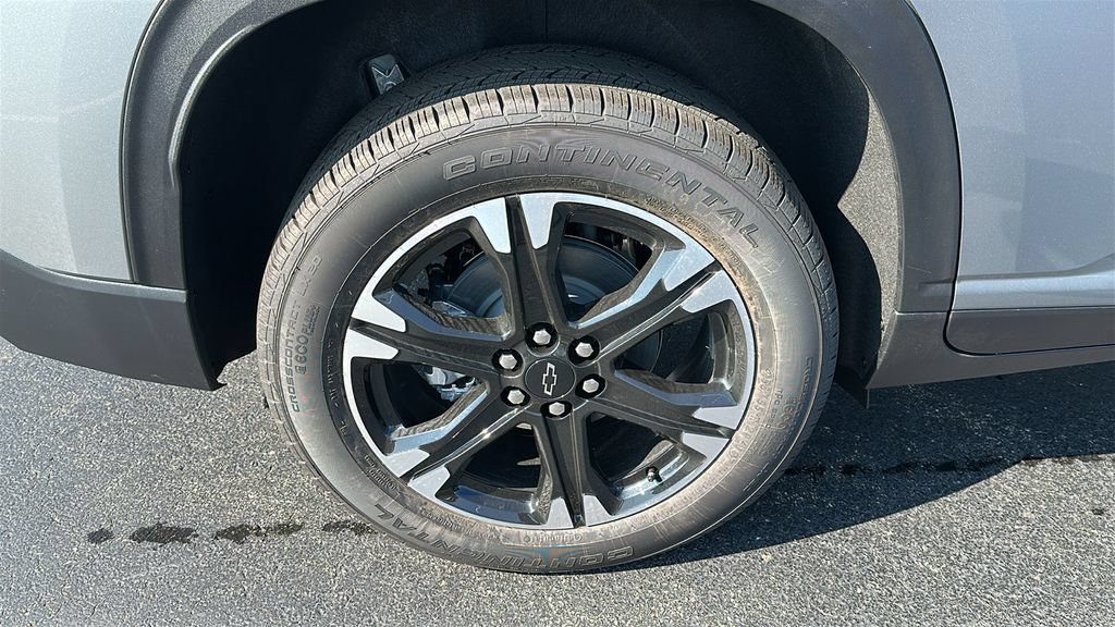 New 2027 Chevrolet Traverse LT w/ Sun and Wheel Package FWD image 9