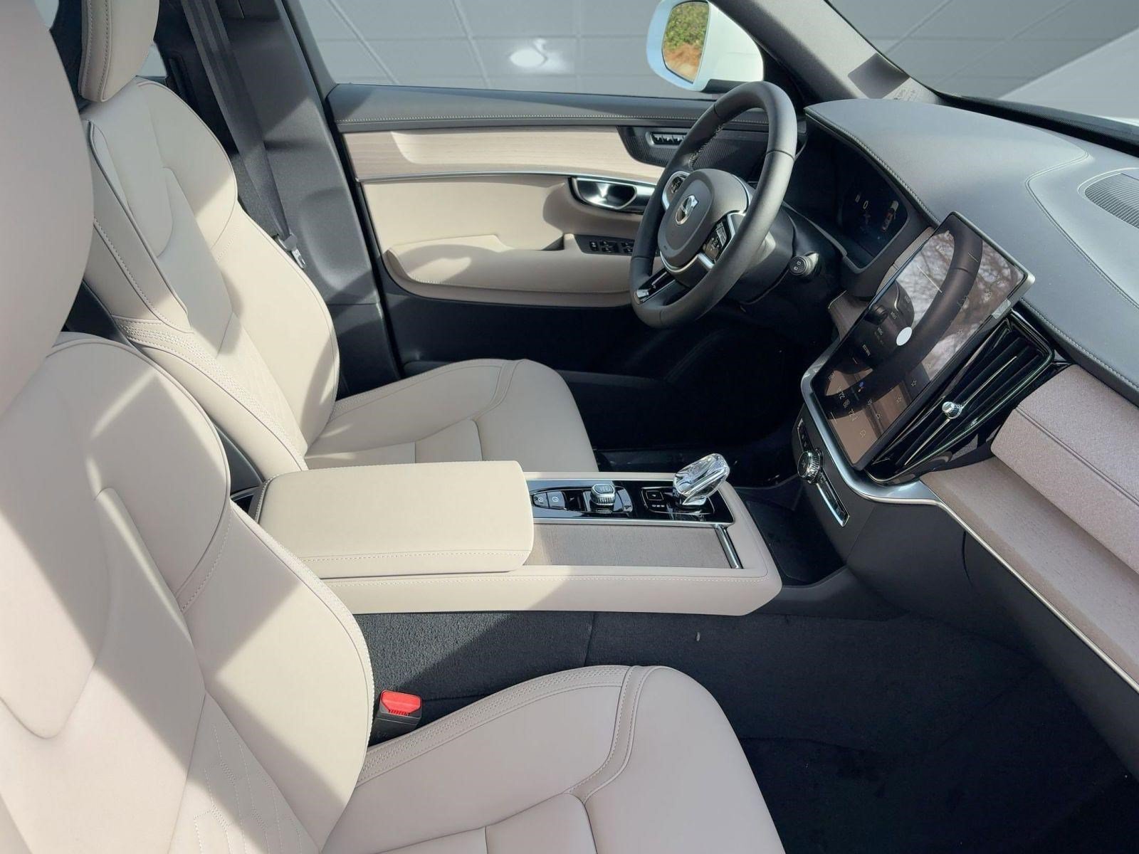 New 2026 Volvo XC90 T8 Plus AWD/4WD image 30