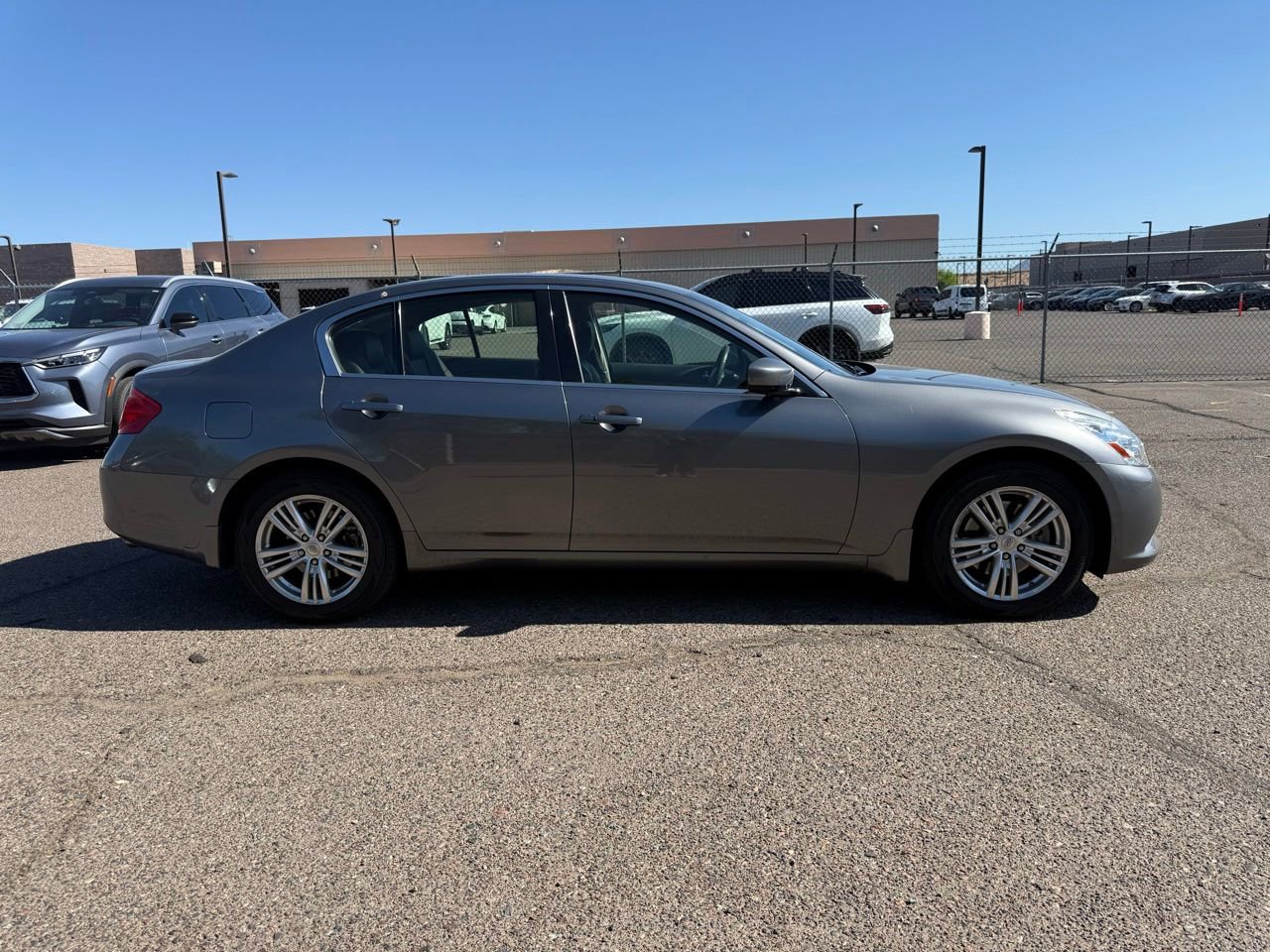 Used 2013 INFINITI G37 x Sedan w/ Premium Pkg AWD/4WD image 4